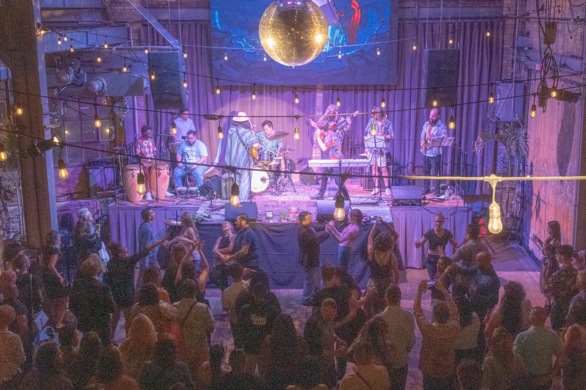 Los Mitoteros hero image